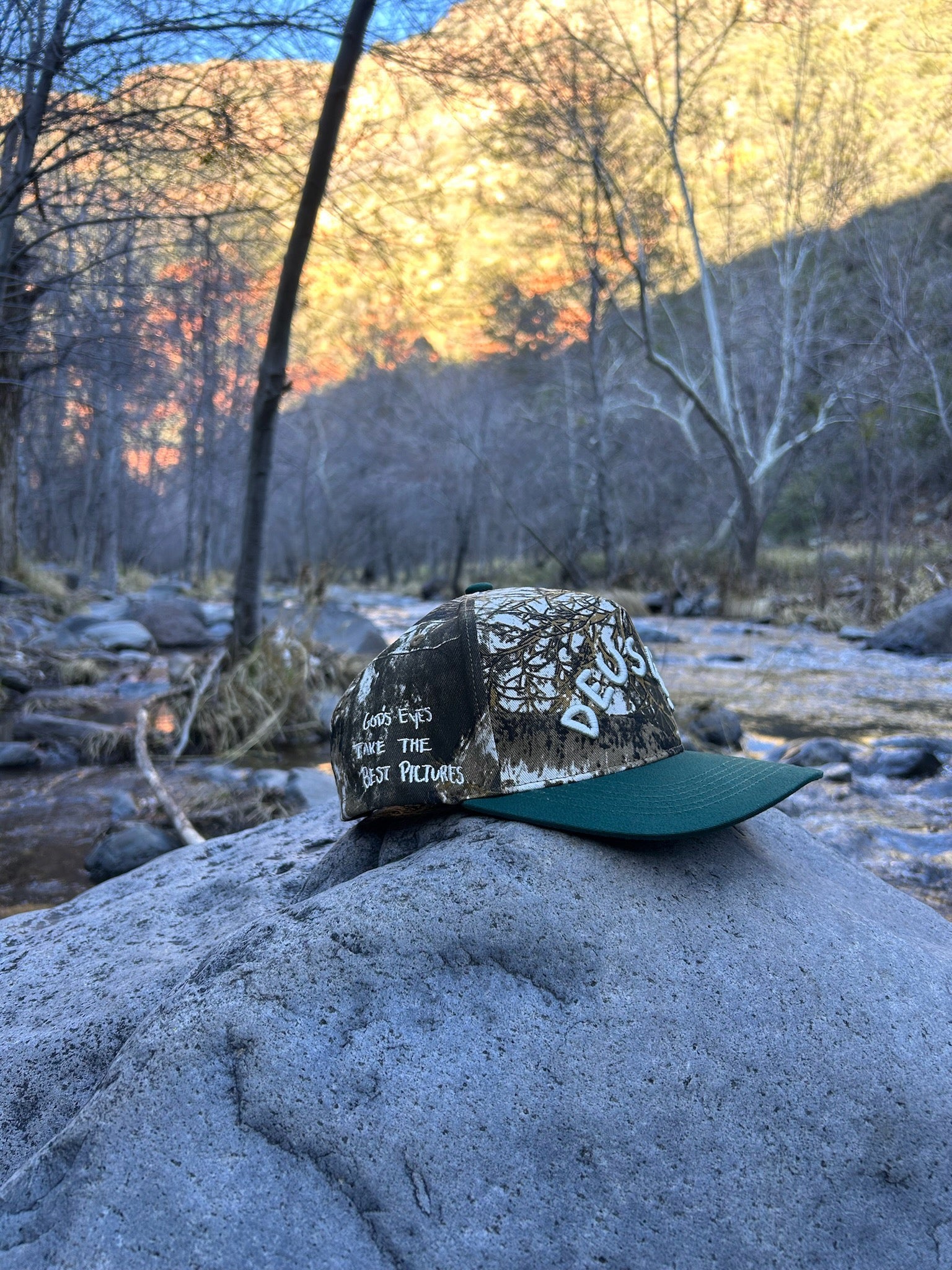 DEUS EST SNAPBACK